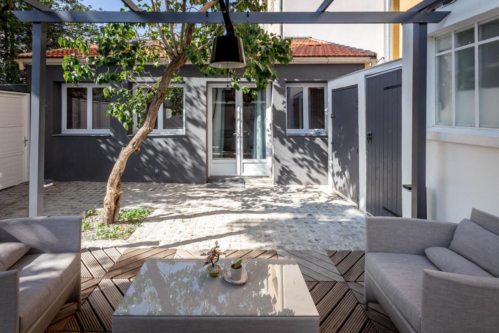 Lovely Little House With Private Garden In Paris อีวรี-ซูร์-แซ็น ภายนอก รูปภาพ