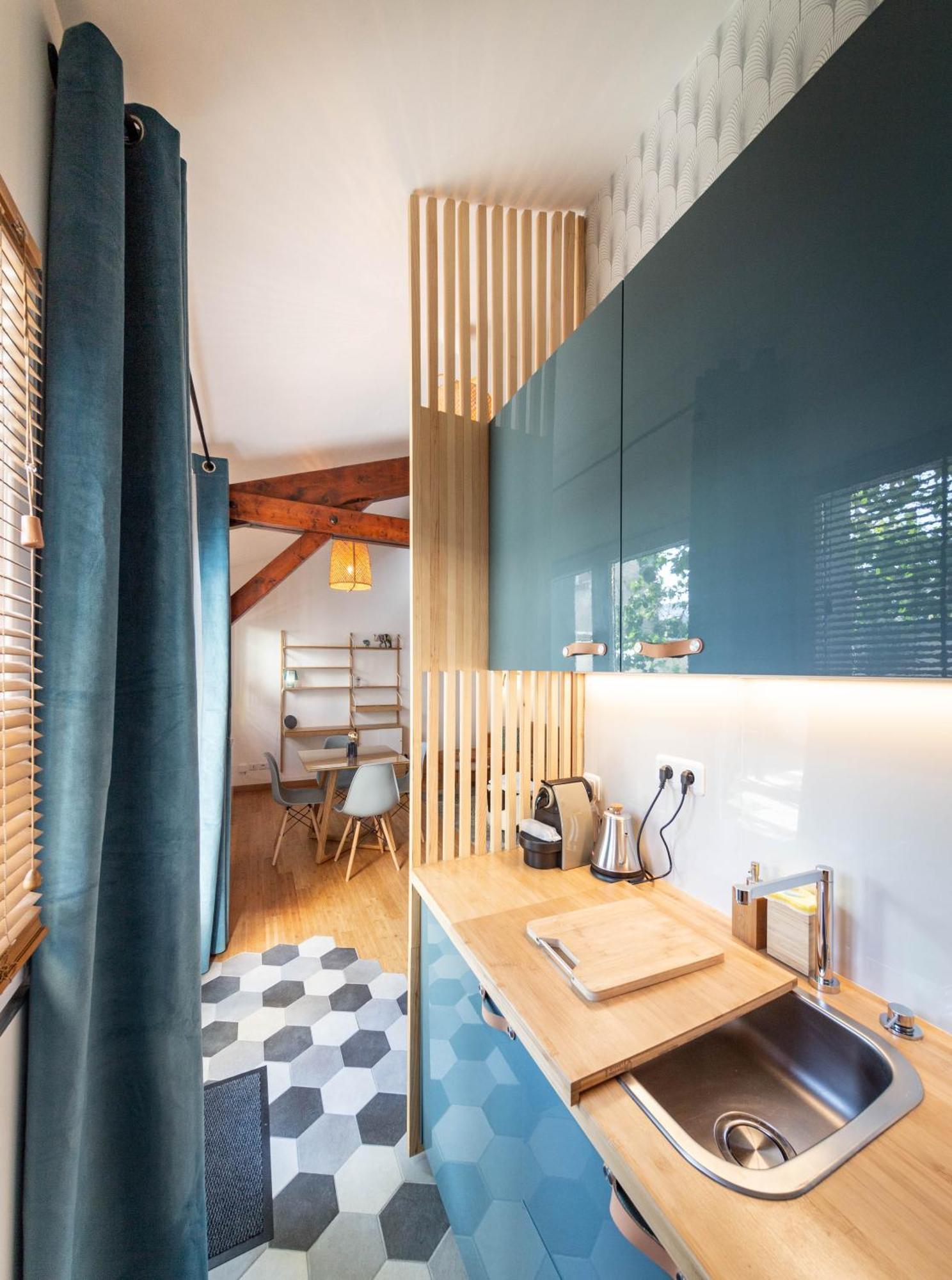 Lovely Little House With Private Garden In Paris อีวรี-ซูร์-แซ็น ภายนอก รูปภาพ